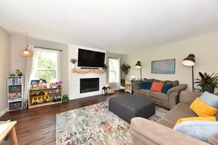 W163N10464 Ridgeview Ln, Germantown, WI 53022 - Photo 3