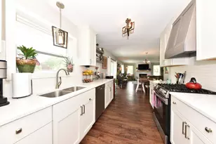 W163N10464 Ridgeview Ln, Germantown, WI 53022 - Photo 7