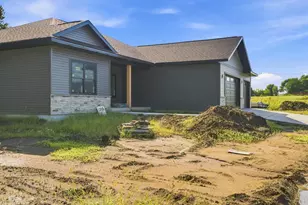 1368 Academy Dr, Holmen, WI 54636 - Photo 5