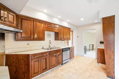 1613  September Dr, Racine, WI 53402 - Photo 9