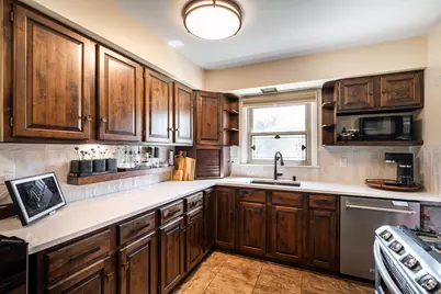 608  Williams Ave, South Milwaukee, WI 53172 - Photo 9