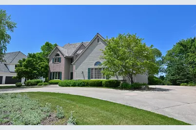 4665  Hastings Dr, Brookfield, WI 53045 - Photo 3