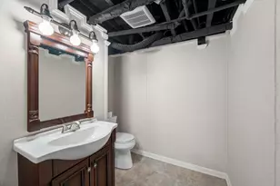 2556 N 96th St, Wauwatosa, WI 53226 - Photo 39
