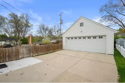 2556 N 96th St, Wauwatosa, WI 53226 - Photo 45