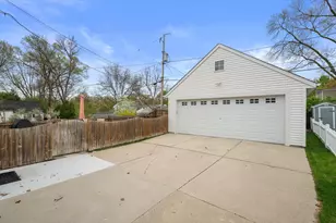 2556 N 96th St, Wauwatosa, WI 53226 - Photo 45