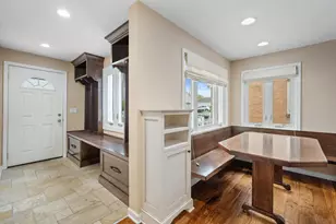 2556 N 96th St, Wauwatosa, WI 53226 - Photo 7