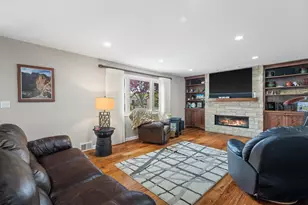 2556 N 96th St, Wauwatosa, WI 53226 - Photo 15