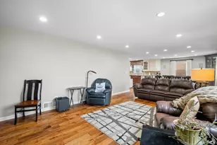 2556 N 96th St, Wauwatosa, WI 53226 - Photo 17