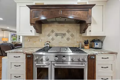 2556 N 96th St, Wauwatosa, WI 53226 - Photo 5