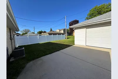 3770 S 93rd St, Milwaukee, WI 53228 - Photo 19