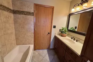 3770 S 93rd St, Milwaukee, WI 53228 - Photo 9