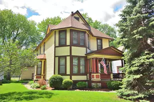537 Dunbar Ave, Waukesha, WI 53186 - Photo 1