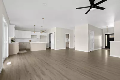 943  Bridger Dr, Holmen, WI 54636 - Photo 5