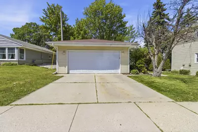 2675 N 113th St, Wauwatosa, WI 53226 - Photo 3