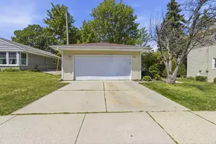 2675 N 113th St, Wauwatosa, WI 53226 - Photo 3