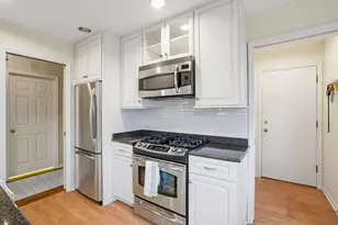 10240 N Westport Cir, Mequon, WI 53092 - Photo 9