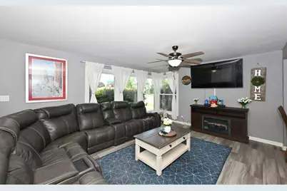 924  Montclair Dr, Racine, WI 53402 - Photo 3