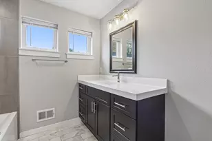 1159 E Kane Pl, Milwaukee, WI 53202 - Photo 13