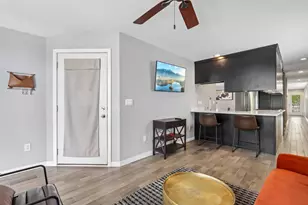 1159 E Kane Pl, Milwaukee, WI 53202 - Photo 5