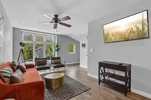 1159 E Kane Pl, Milwaukee, WI 53202 - Photo 3