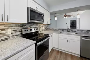 N110W17058 Ashbury Ln, Germantown, WI 53022 - Photo 11