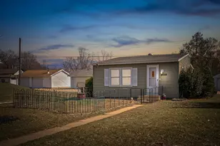 2038 Avon St, La Crosse, WI 54603 - Photo 1