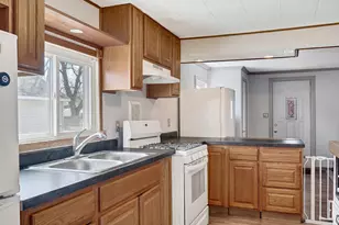 2038 Avon St, La Crosse, WI 54603 - Photo 5