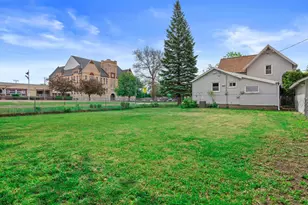 220 E Walworth St, Elkhorn, WI 53121 - Photo 27