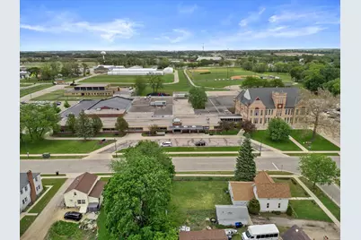 220 E Walworth St, Elkhorn, WI 53121 - Photo 31