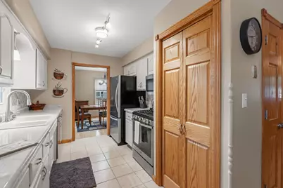 5922  Sycamore St, Greendale, WI 53129 - Photo 9
