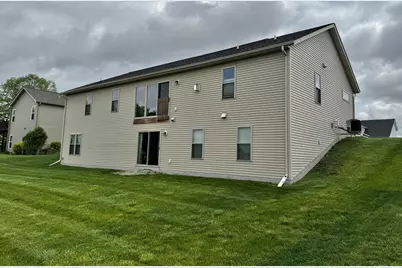 411  Rosewood Ct, Lake Mills, WI 53551 - Photo 3