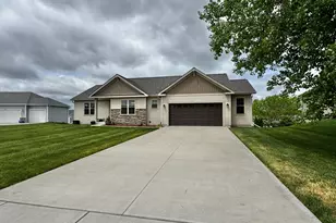 411 Rosewood Ct, Lake Mills, WI 53551 - Photo 17