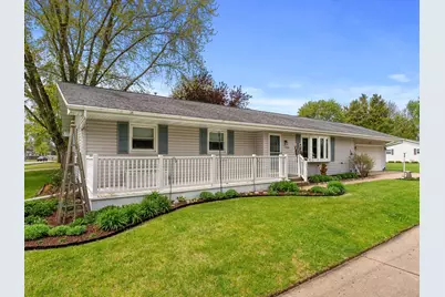 904  Glenview Dr, Manitowoc, WI 54220 - Photo 1