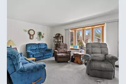 904  Glenview Dr, Manitowoc, WI 54220 - Photo 5