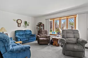 904 Glenview Dr, Manitowoc, WI 54220 - Photo 5