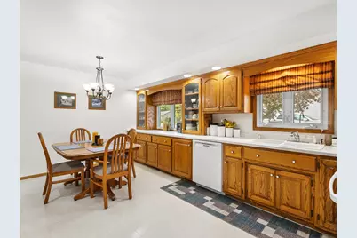 904  Glenview Dr, Manitowoc, WI 54220 - Photo 9