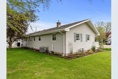 904  Glenview Dr, Manitowoc, WI 54220 - Photo 19