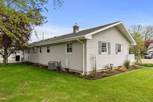 904 Glenview Dr, Manitowoc, WI 54220 - Photo 19