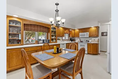 904  Glenview Dr, Manitowoc, WI 54220 - Photo 7