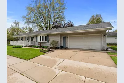 904  Glenview Dr, Manitowoc, WI 54220 - Photo 3