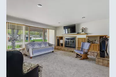 2211  Markham St, Manitowoc, WI 54220 - Photo 5