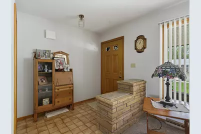 2211  Markham St, Manitowoc, WI 54220 - Photo 3