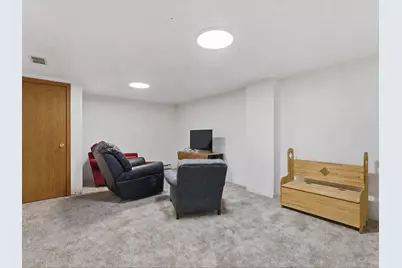 2211  Markham St, Manitowoc, WI 54220 - Photo 21