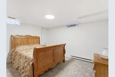 2211  Markham St, Manitowoc, WI 54220 - Photo 23