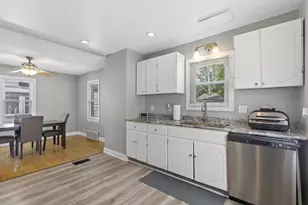2476 S 75th St, West Allis, WI 53219 - Photo 9