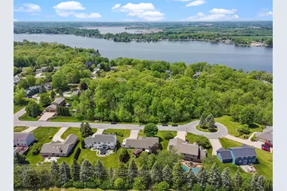 7239  Sherry Ln, Racine, WI 53185 - Photo 3
