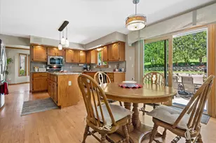 722 Greenway Terrace, Hartland, WI 53029 - Photo 5