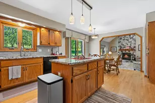 722 Greenway Terrace, Hartland, WI 53029 - Photo 7