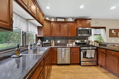 8409 S 35th St, Franklin, WI 53132 - Photo 7