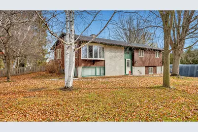 851  Linden St, Cleveland, WI 53015 - Photo 3